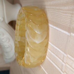 Vintage 60s Lucite Guitar Pick Bracelet Stretchy Creamy Ivory Mid Century